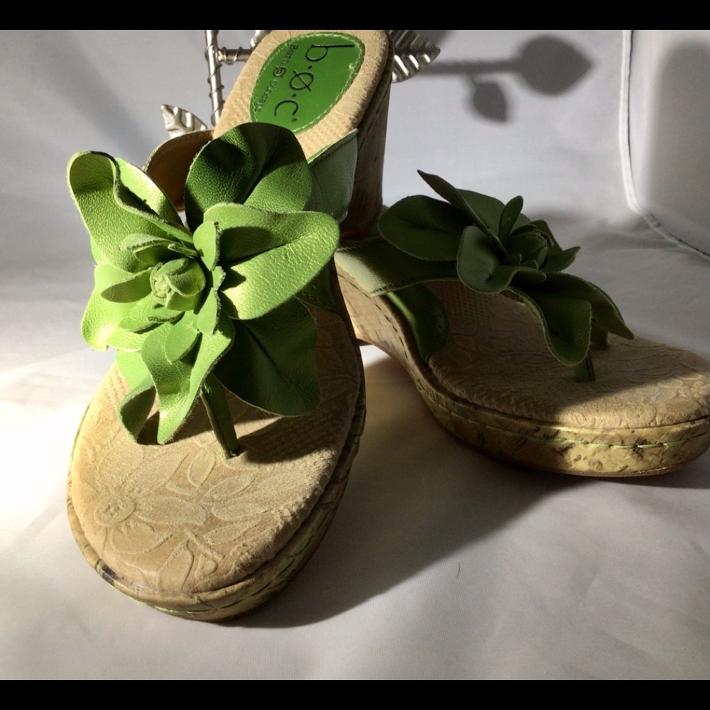 BOC wedge with bright green flowers EUC - Picture 12 of 16